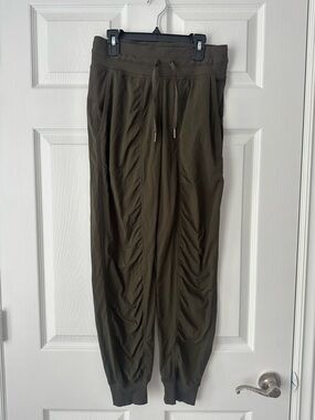 Lululemon Dance Studio joggers Green Sz 4